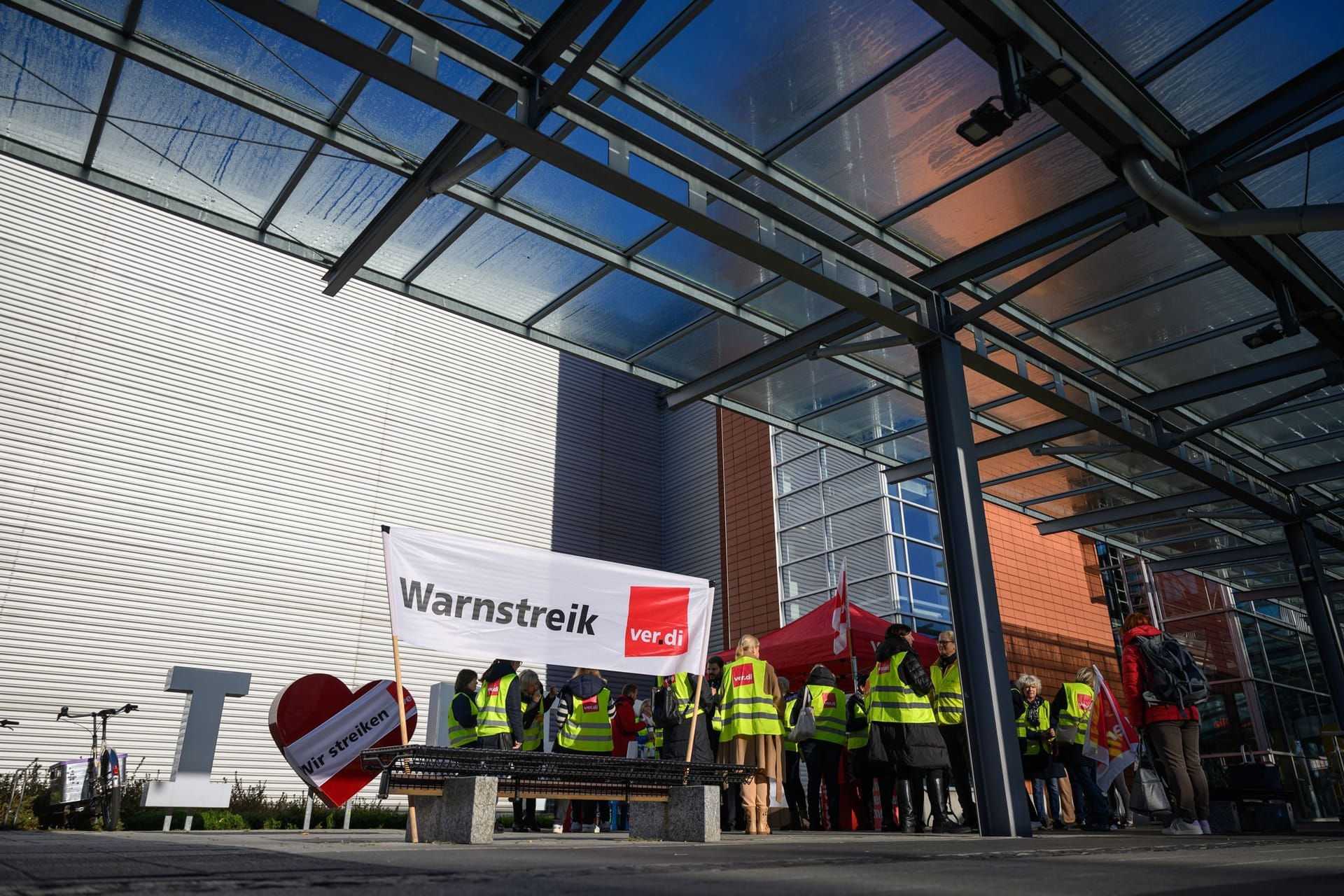 Verdi Warnstreik am Flughafen Dresden