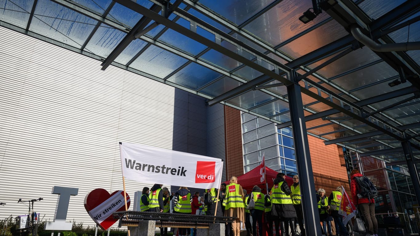 Verdi Warnstreik am Flughafen Dresden