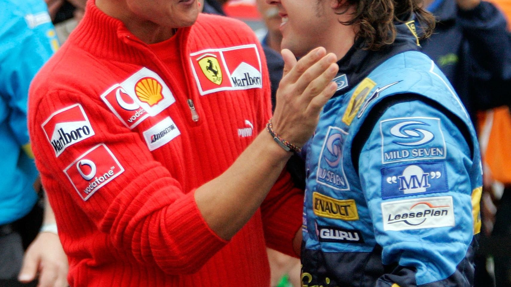 Fernando Alonso (r) und Michael Schumacher