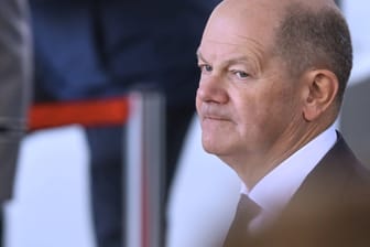 Olaf Scholz: Der Bundeskanzler hatte einen kleinen Unfall.