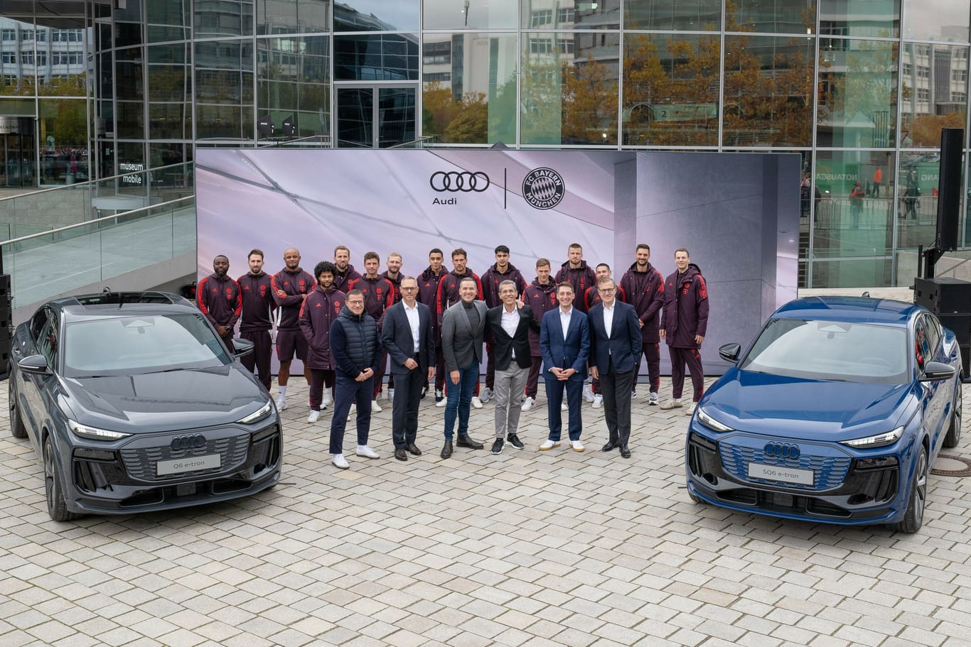 Audi delivers company cars to FC Bayern