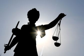 Justitia im Gegenlicht