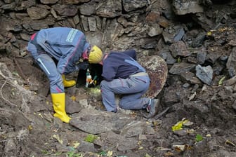 Mitarbeiter einer Firma zur Bergsicherung: Im Tunnelsystem wird seit Tagen ein 34 Jahre alter Mann vermisst.