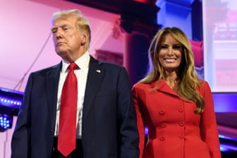 Melania (rechts) und Donald Trump: Die ehemalige First Lady macht sich für ein umstrittenes Thema stark.