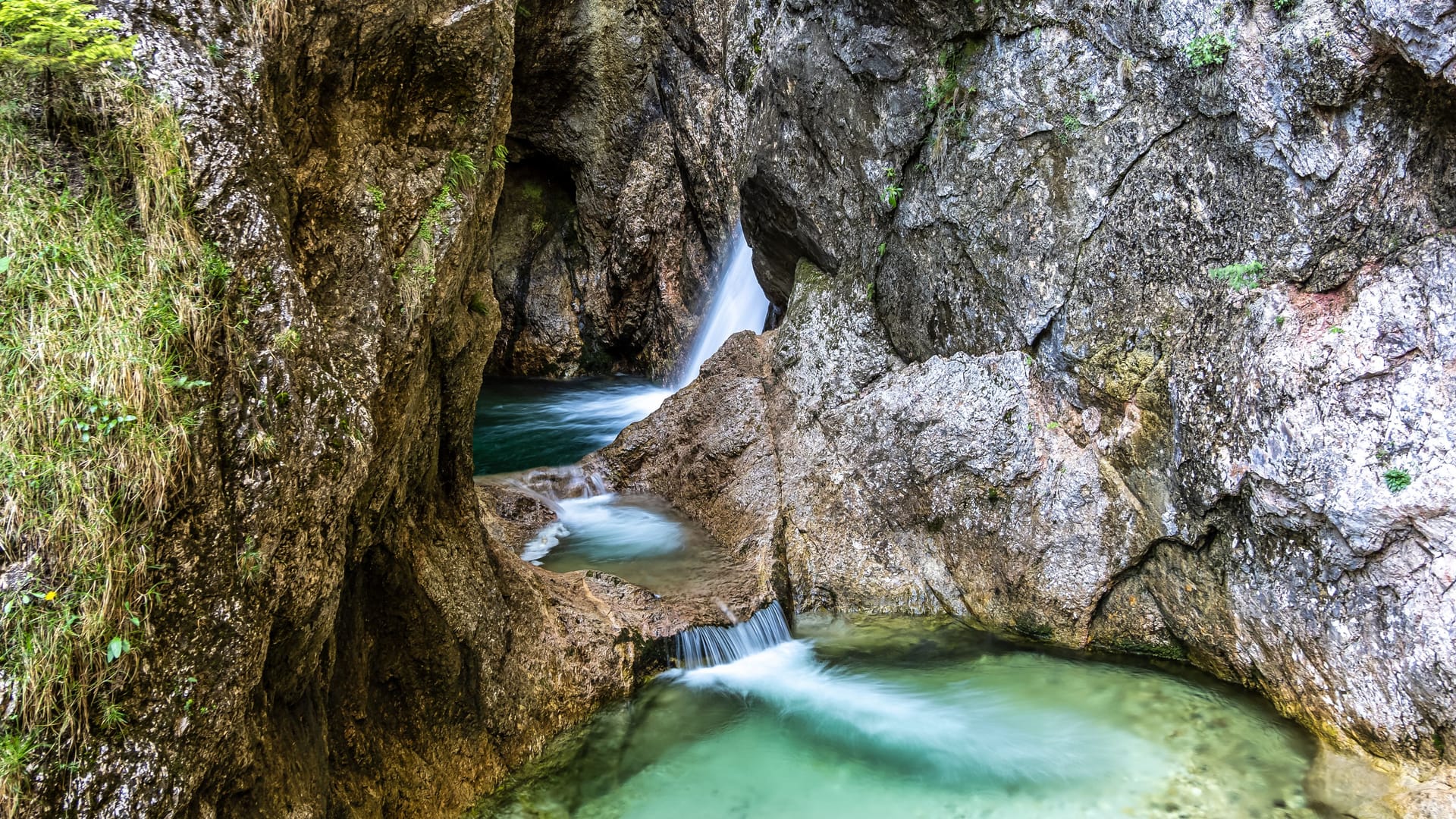 Die Almbachklamm im Berchtesgadener Land (Archivbild): Eine Frau stürzte in den Fluss.