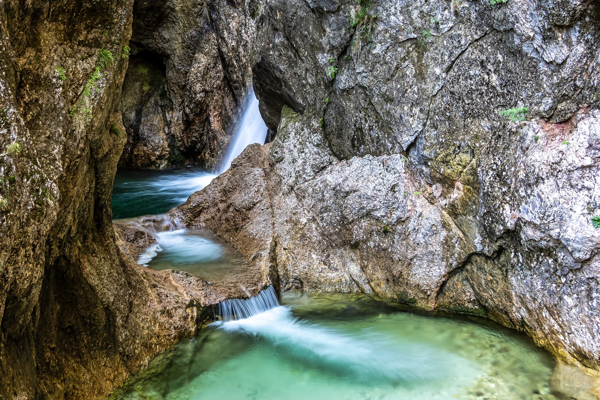 Die Almbachklamm im Berchtesgadener Land (Archivbild): Eine Frau stürzte in den Fluss.