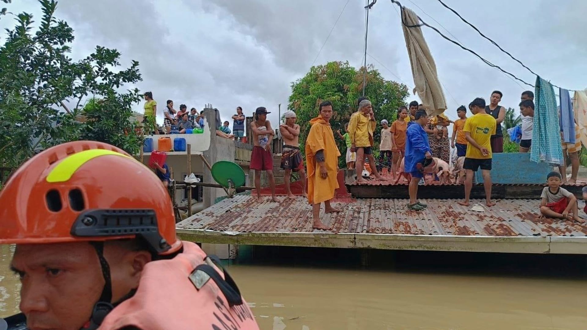 Tropensturm Trami auf den Philippinen