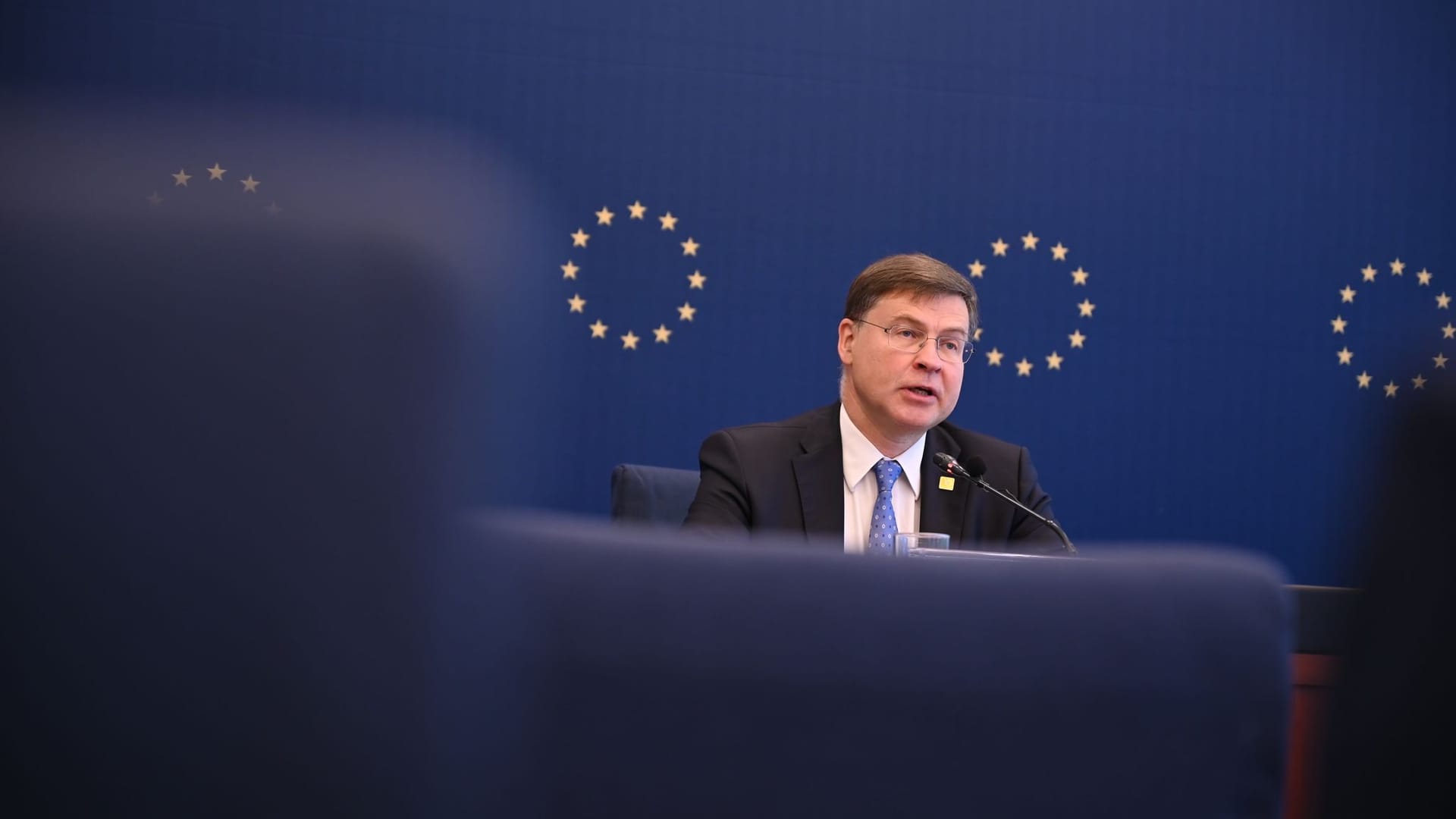 Valdis Dombrovskis in China