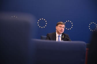 Valdis Dombrovskis in China