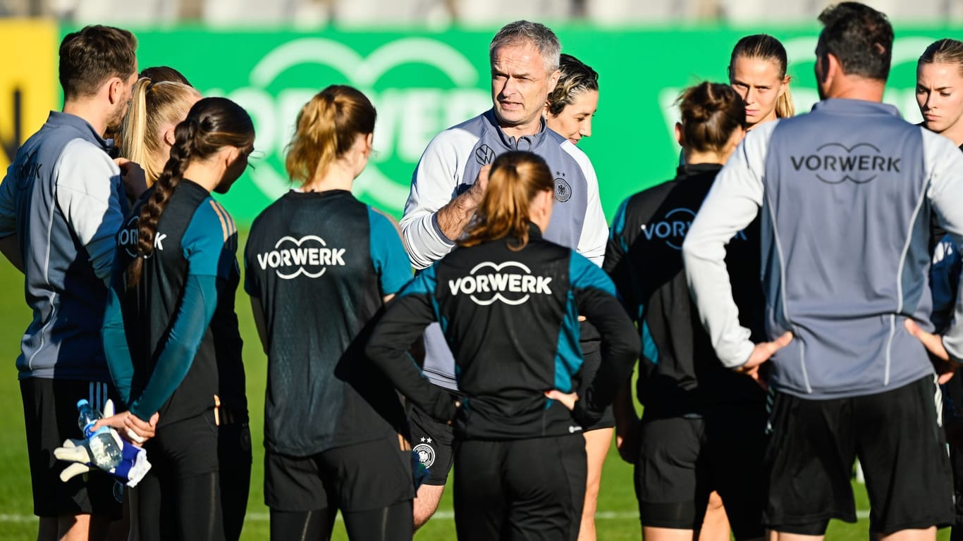 Frauen-Fußballnationalmannschaft - öffentliches Training