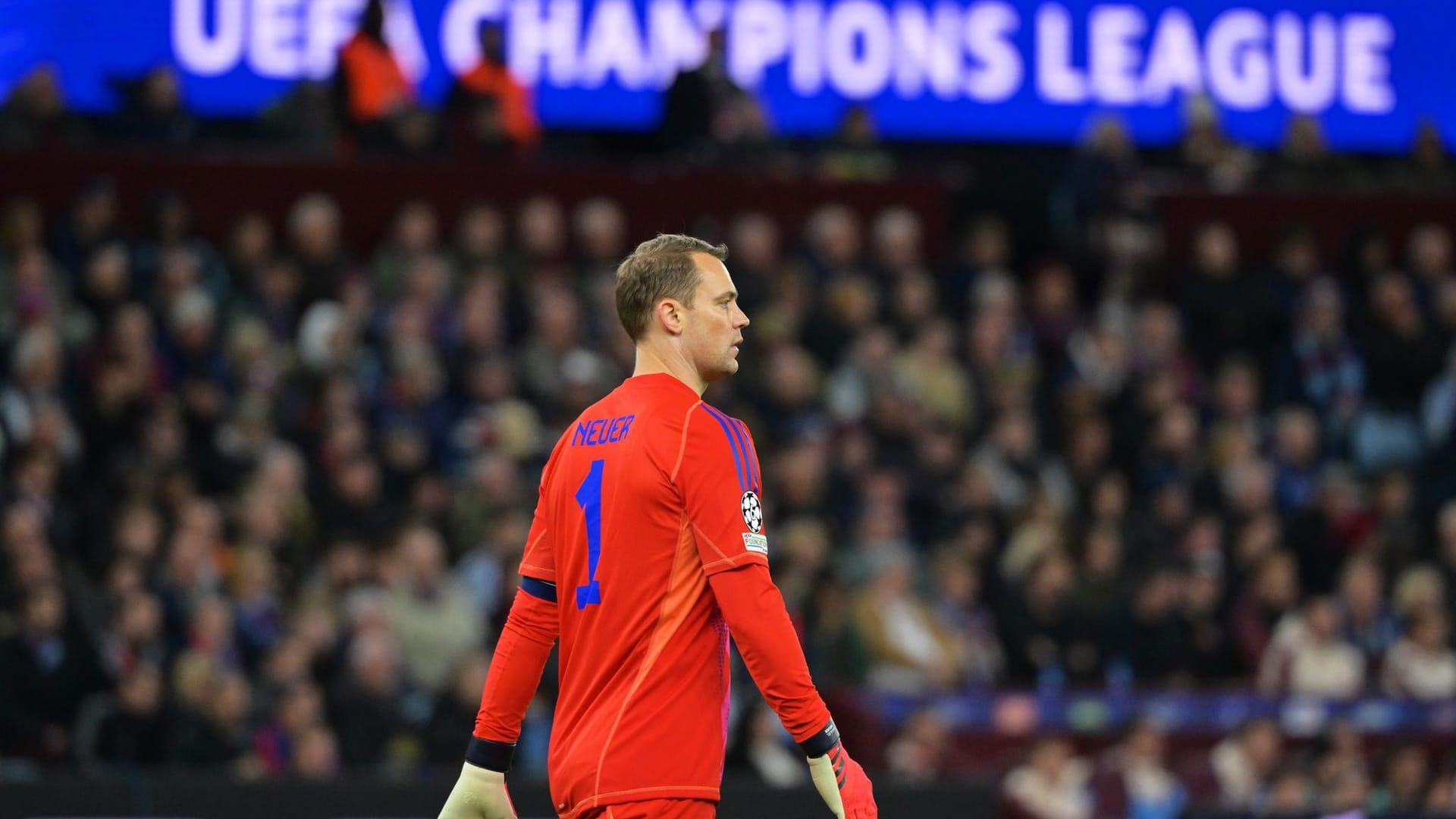 Manuel Neuer: Machte gleich den "Sweeper-Keeper" und klärte fast an der Mittellinie einen gefährlichen Konter (13.). Beim Abseitsgegentor chancenlos (23.). Hielt Onanas Schuss fest (25.). Wollte den Ball beim Gegentor wieder abfangen. Das klappte nicht und er stand dann viel zu weit vor dem leeren Tor. Note 4