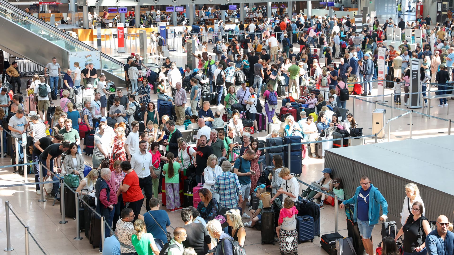 In den vergangenen Jahren gab es vor den Ferien bereits volle Tage am Flughafen