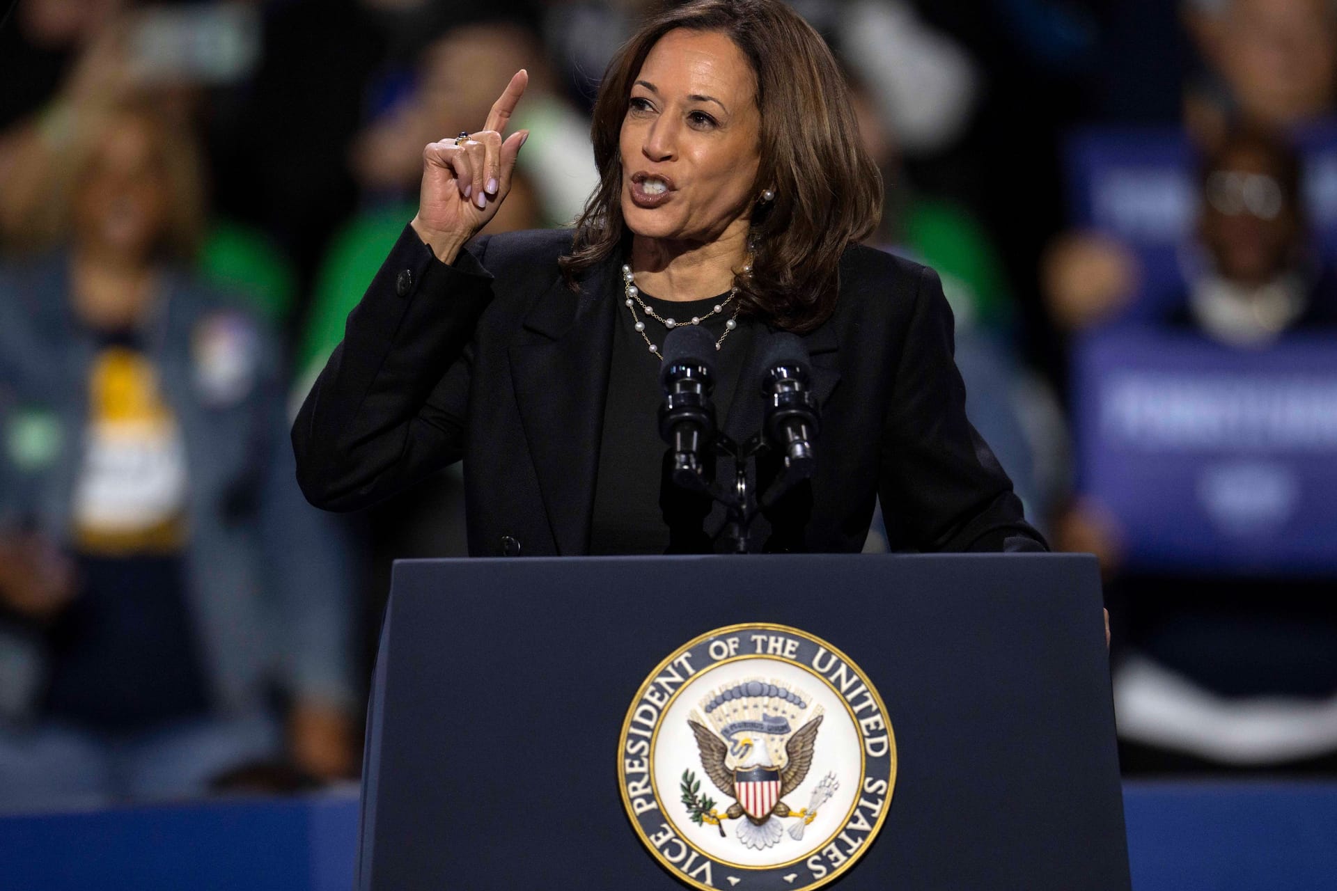 Kamala Harris spricht auf einer Wahlkampfveranstaltung in Pennsylvania