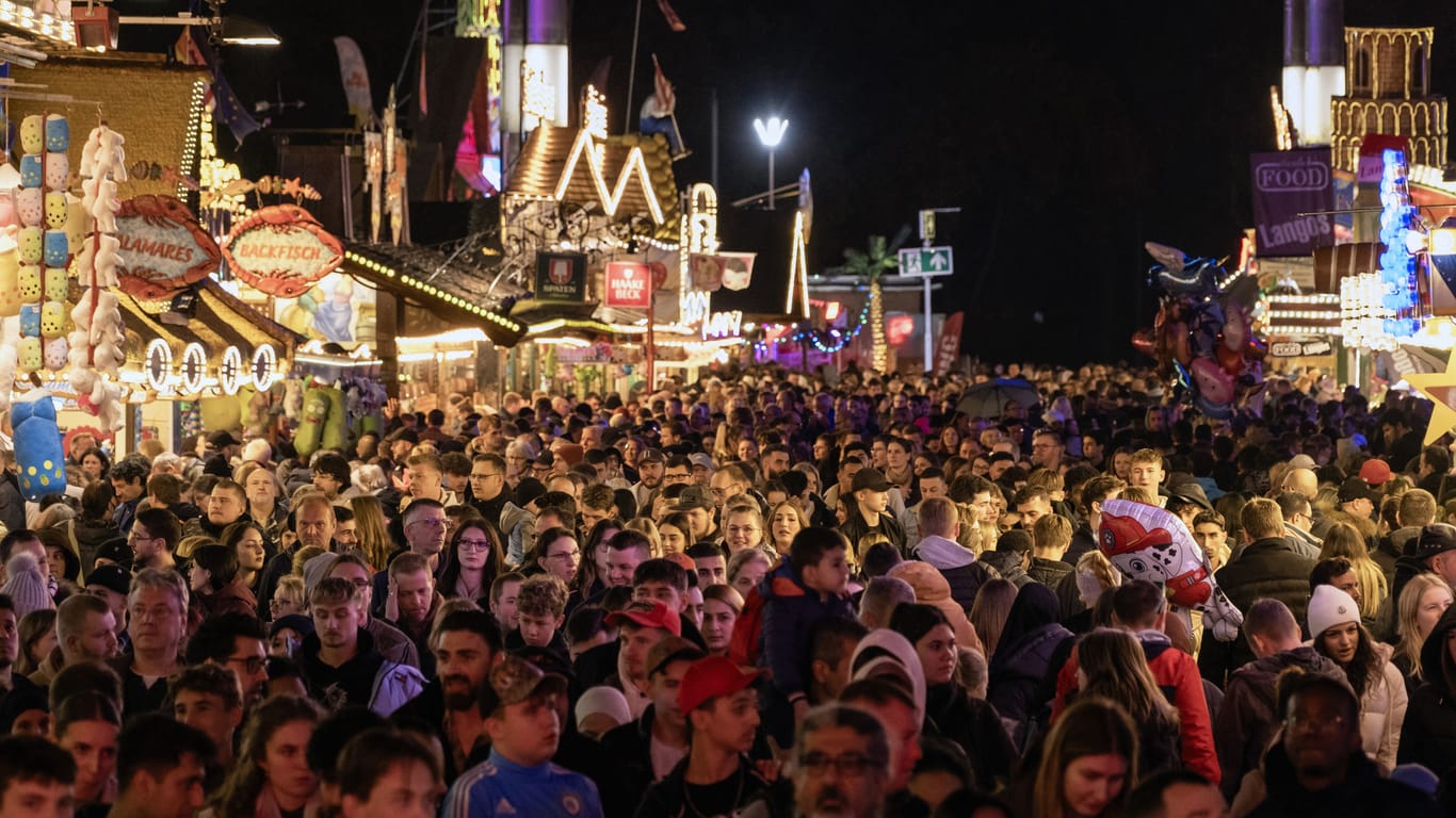 Menschenmenge at the Bremer Freimarkt: Here you can relax during the Freunde and Nerven.