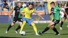 Braunschweigs Ermin Bičakčić im Duell mit Hannovers Nicolo Tresoldi (r.): Nach dem Derby zwischen beiden Teams kam es zu einer Auseinandersetzung unweit des Stadions.