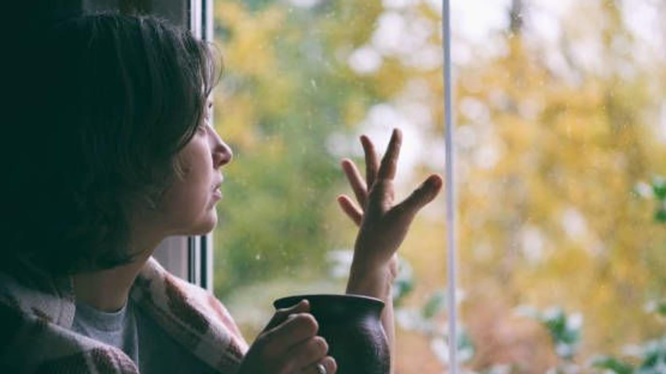 Ständig müde und antriebslos: Ein Tief im Herbst oder Winter hat fast jeder schon einmal erlebt.