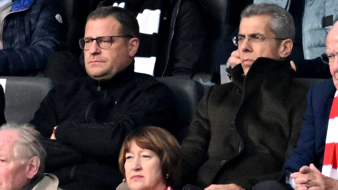 Max Eberl auf der Tribüne in Frankfurt: Der Sportvorstand des Rekordmeisters war mit dem Ergebnis nicht zufrieden.