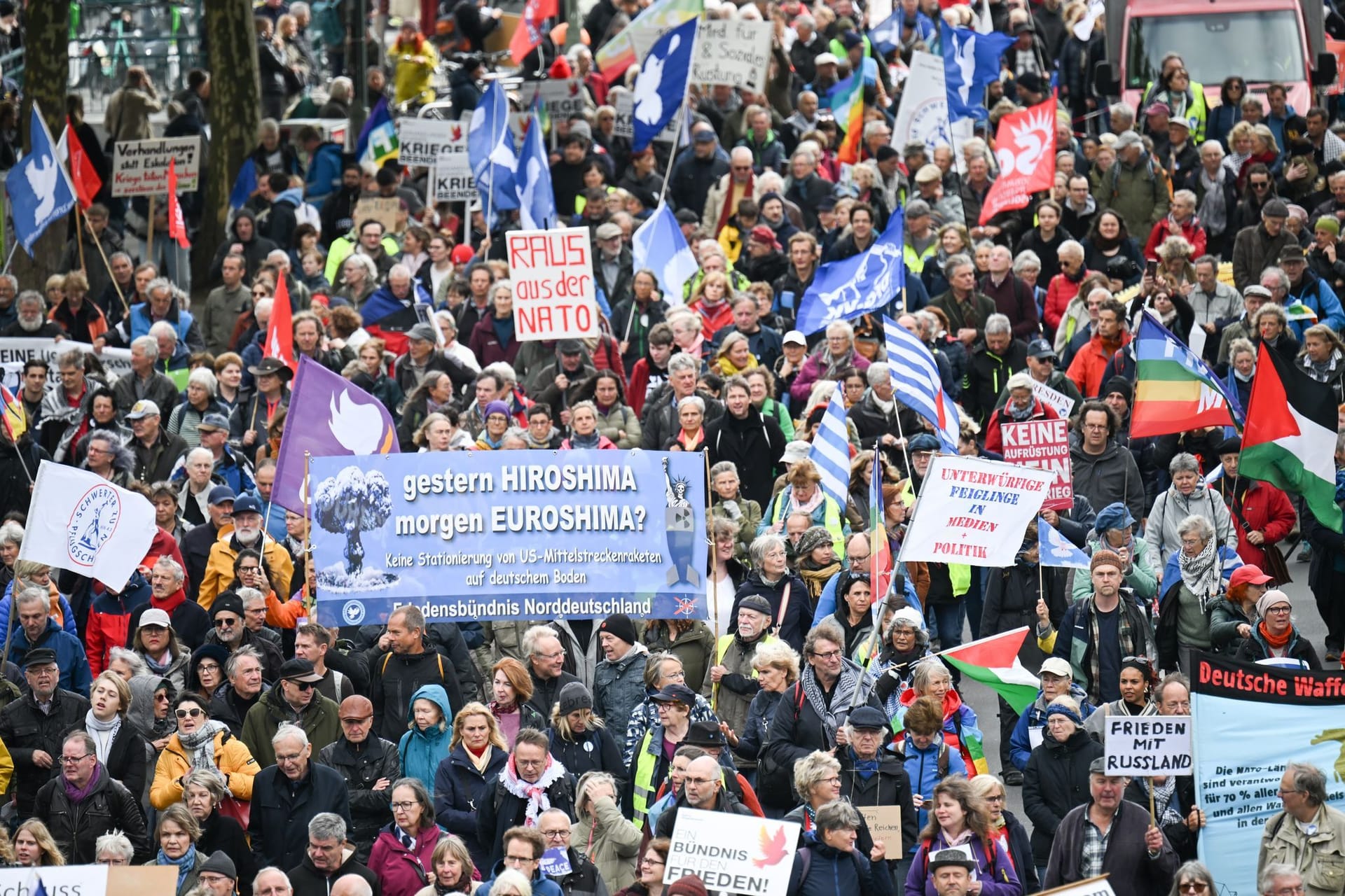 „Nie wieder Krieg“-Demonstration Berlin