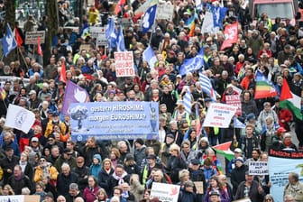 „Nie wieder Krieg“-Demonstration Berlin