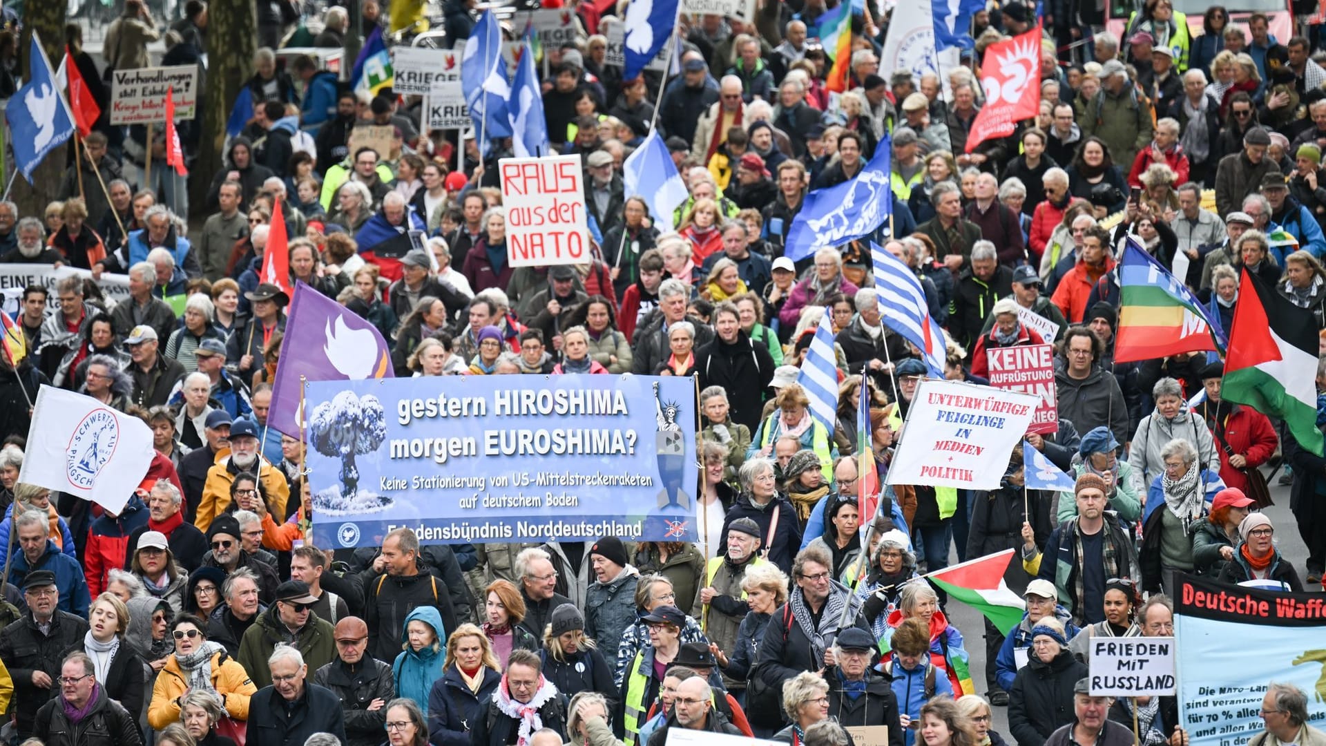 „Nie wieder Krieg“-Demonstration Berlin