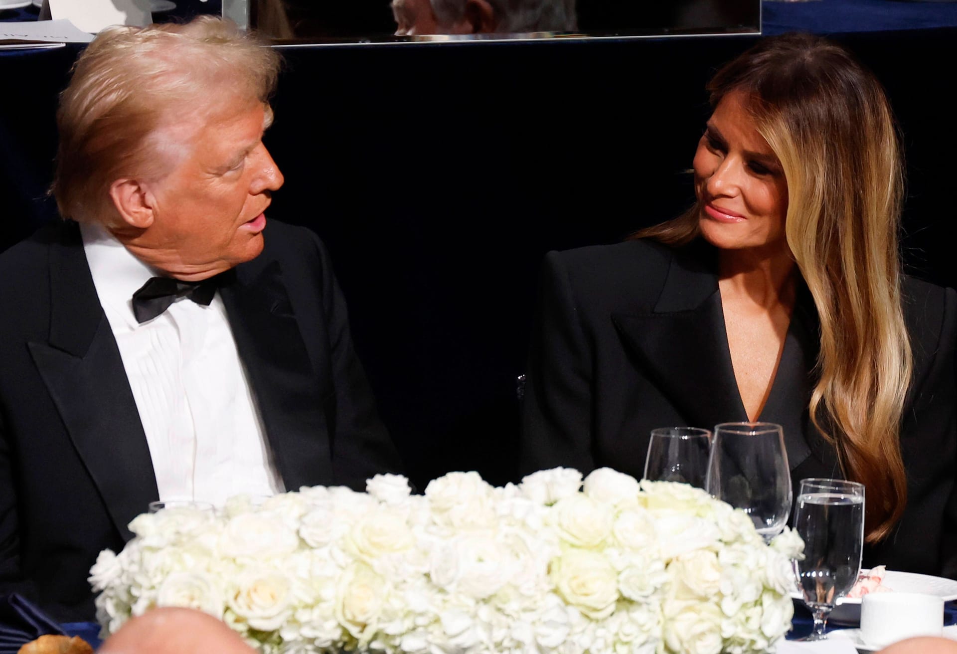 Verliebt blicken sie sich in die Augen: Donald Trump und Melania Trump