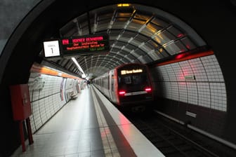 Die U-Bahn-Linie U2 fährt am Wochenende nicht zwischen den Haltestellen Horner Rennbahn und Billstedt.