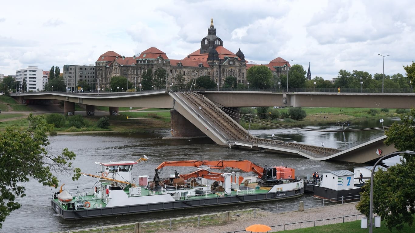 Carolabrücke in Dresden eingestürzt