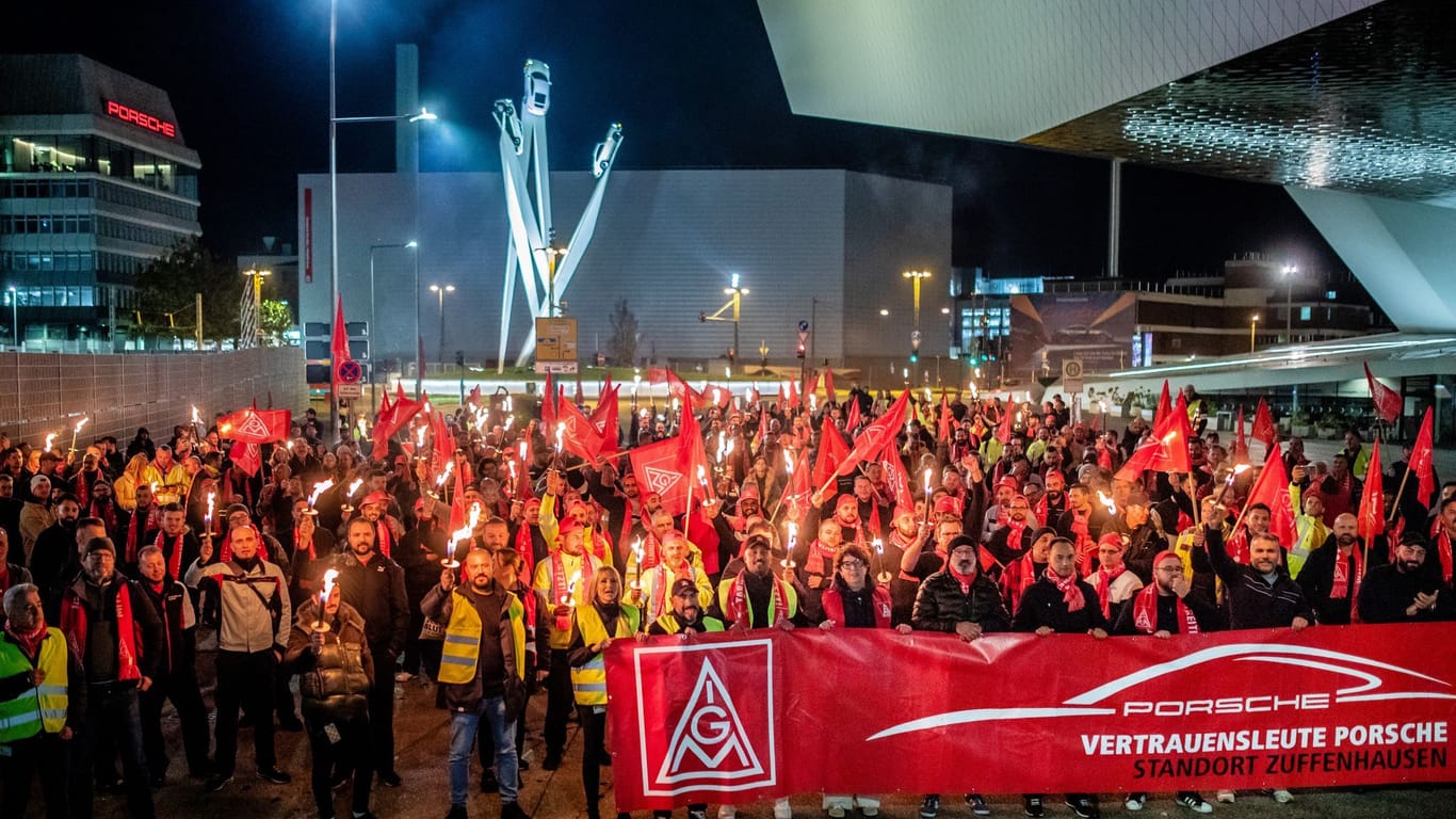 Warnstreiks in der Metall- und Elektroindustrie - Stuttgart