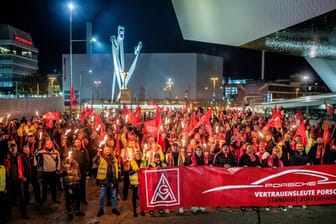 Warnstreiks in der Metall- und Elektroindustrie - Stuttgart