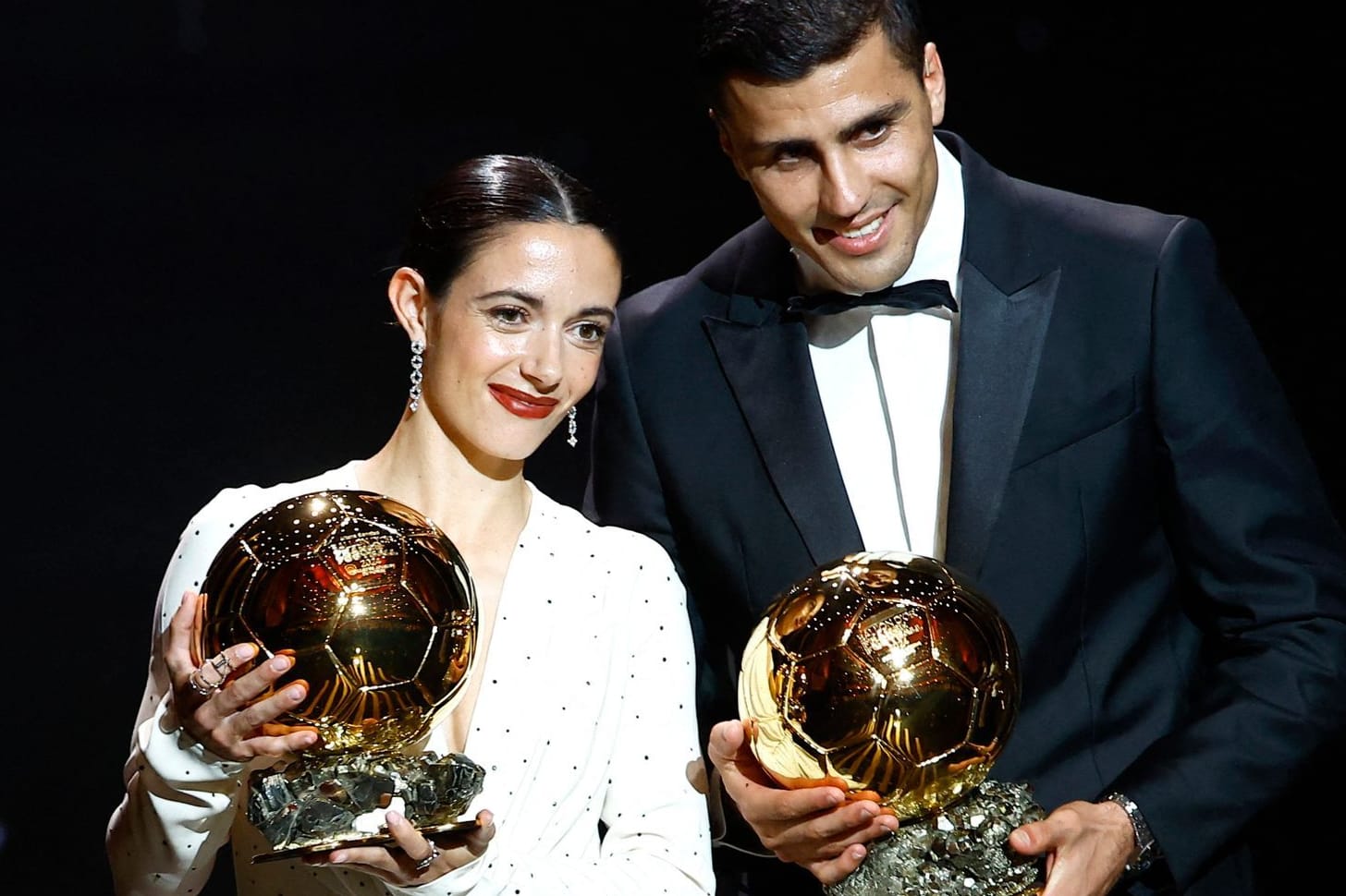 Aitana Bonmatí (l.) und Rodri: Sie sind die Sieger des Ballon d'Or 2024.