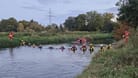 Die DLRG sucht in der in der Ilmenau im Landkreis Lüneburg: Die Aufnahme entstand wenige Minuten vor dem Auffinden des Leichnams.