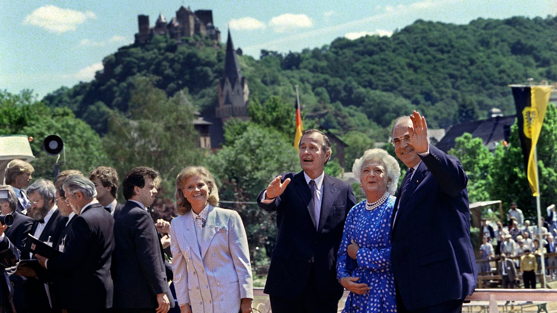 George Bush mit Helmut Kohl auf Rheintour