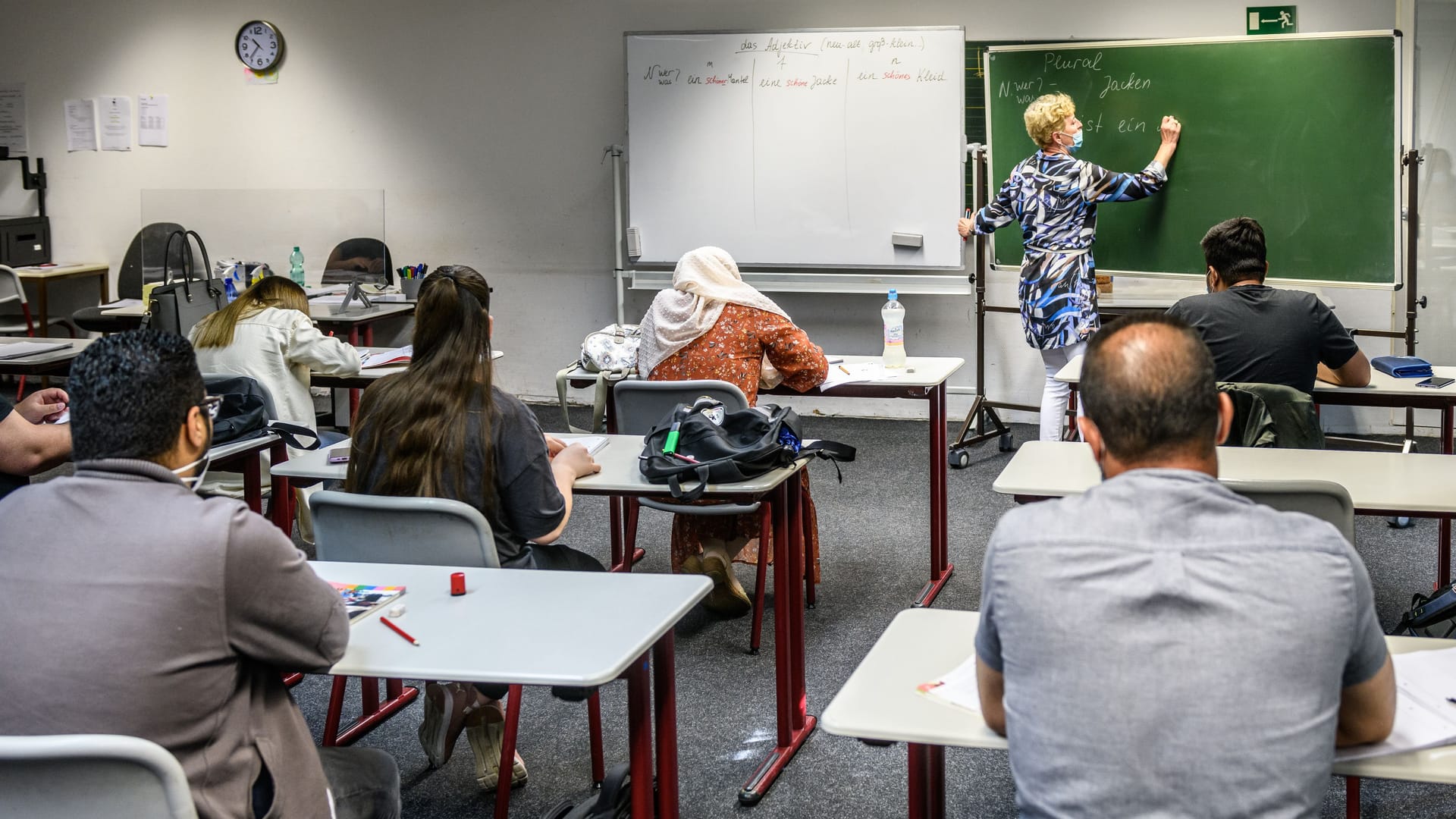 Unterricht in einer Integrationsklasse (Symbolbild): Die Ampel will in diesem Bereich die Budgets kürzen.