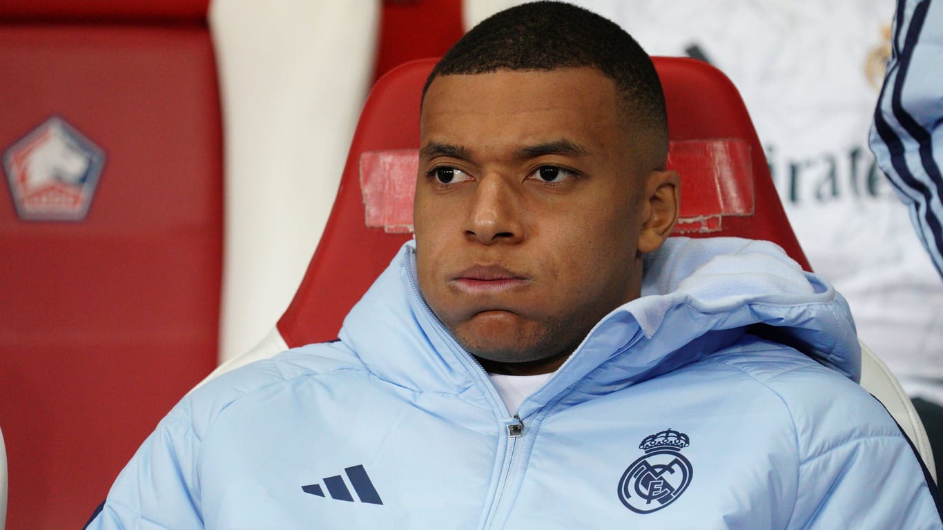 Für Real Madrid in der Champions League gegen Lille zunächst auf der Bank: Im Frankreich-Trikot wird Kylian Mbappé bei den kommenden Länderspielen dagegen gar nicht auflaufen.