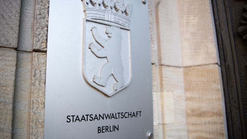 Das Schild mit der Aufschrift "Staatsanwaltschaft Berlin" am Eingang des Gerichts in Moabit.