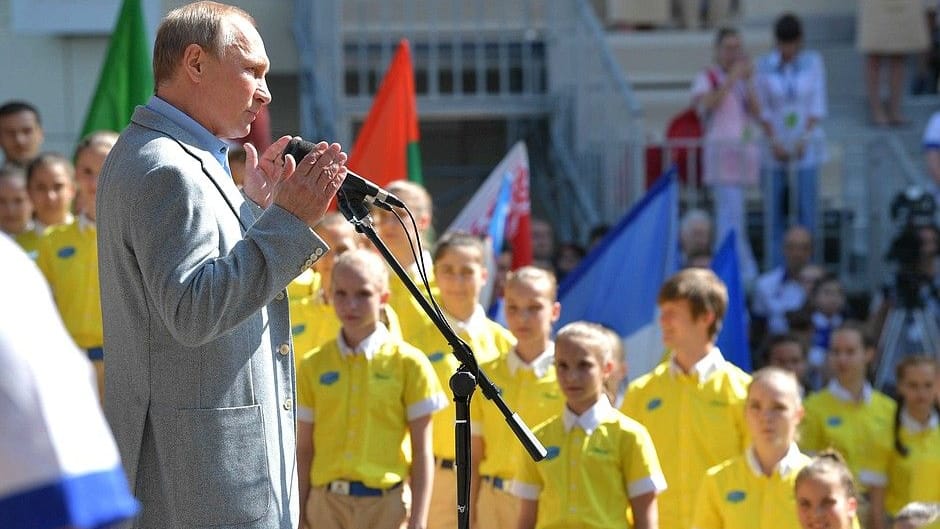 Wladimir Putin 2017 im Artek-Camp: Der russische Präsident hat das Lager schon mehrfach besucht.