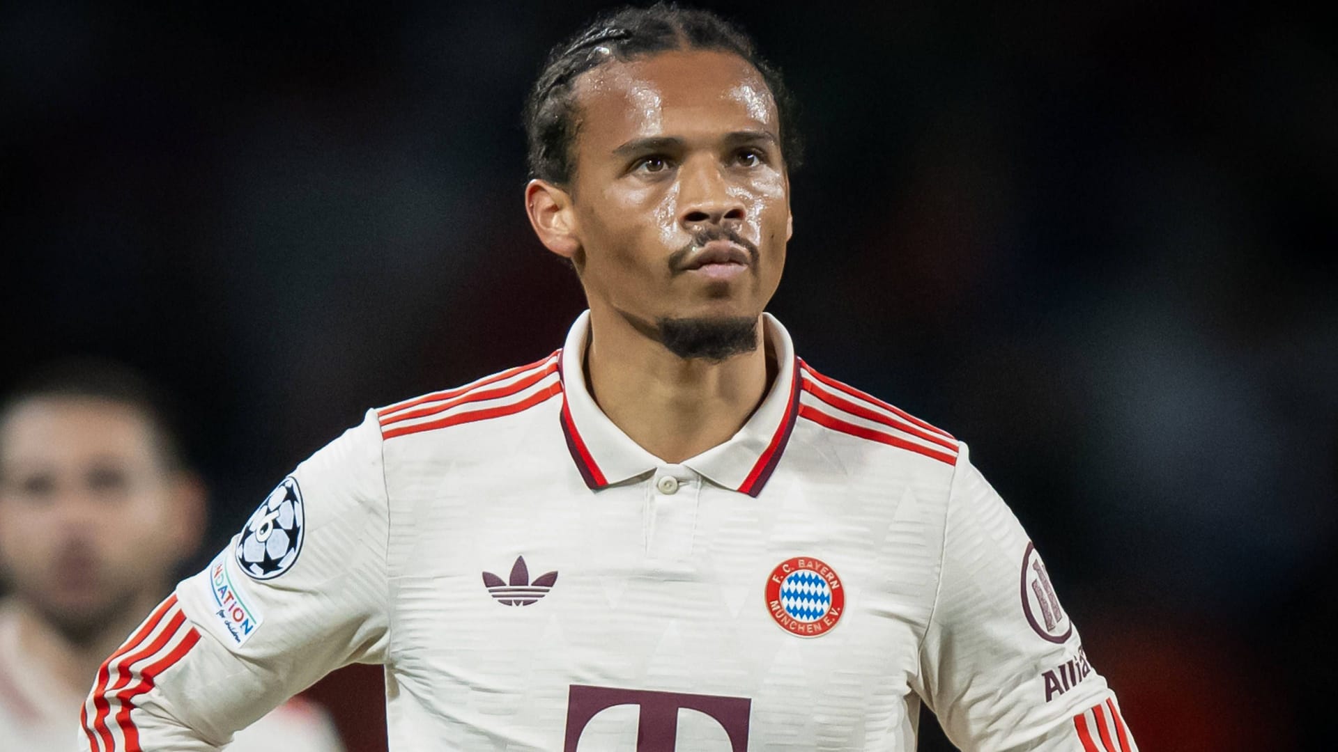 Ungläubige Blicke von Leroy Sané: Für den FC Bayern könnte es in der Champions League eng werden.