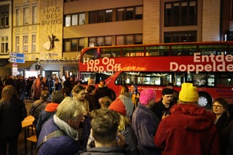 Bei der letzten Verleihung des Preises in Köln war bereits der Doppeldecker-Bus von Visit Düsseldorf vor dem Gloria geparkt.