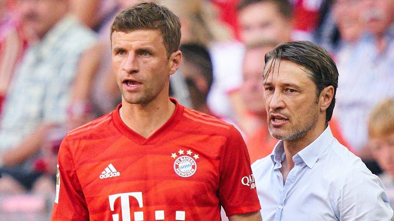 Müller (li.) und Kovač im August 2019: Der Angreifer hatte unter dem damaligen Bayern-Trainer keinen leichten Stand.