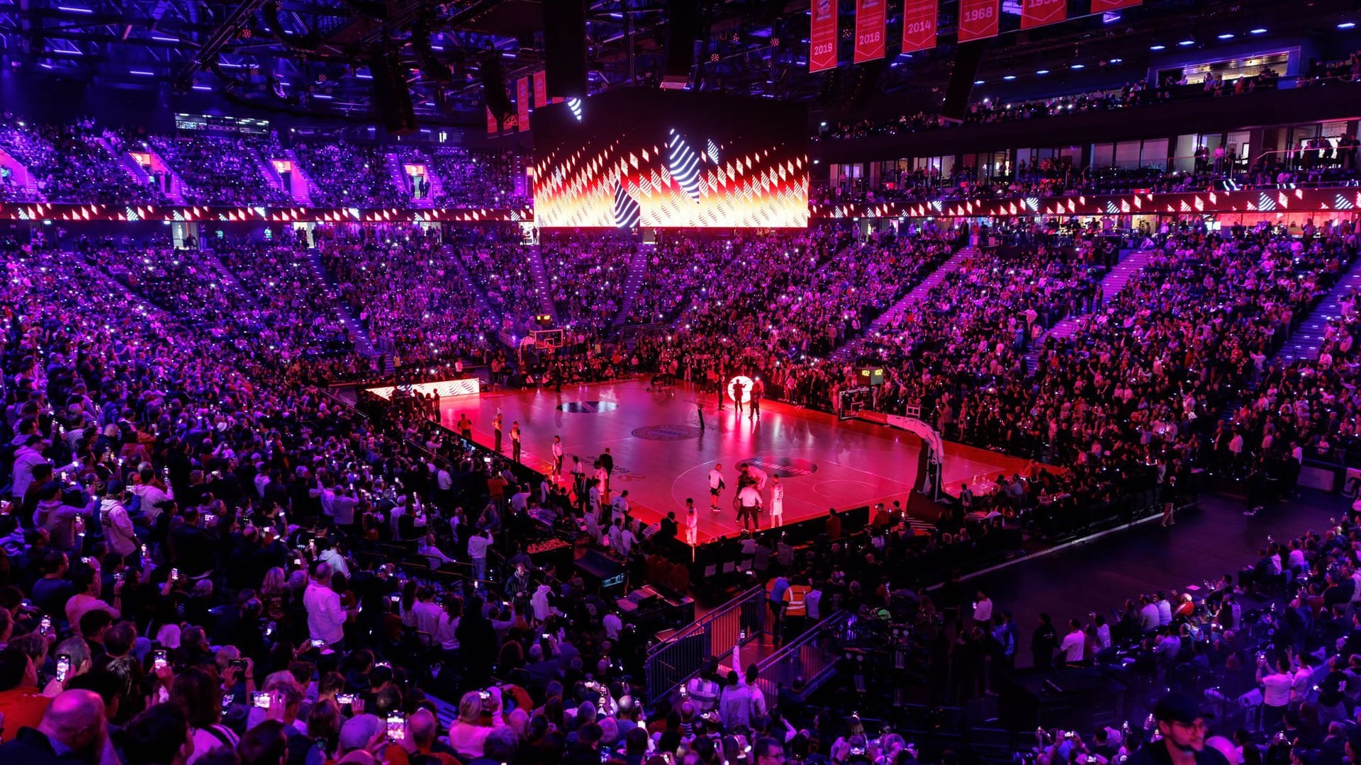 Der FC Bayern Basketball eröffnete den SAP Garden mit dem EuroLeague-Spiel gegen Real Madrid.