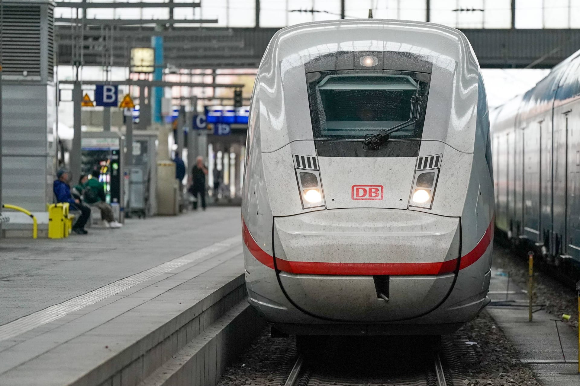 Die Deutsche Bahn erhöht die Preise: Was kommt auf die Konsumenten zu?