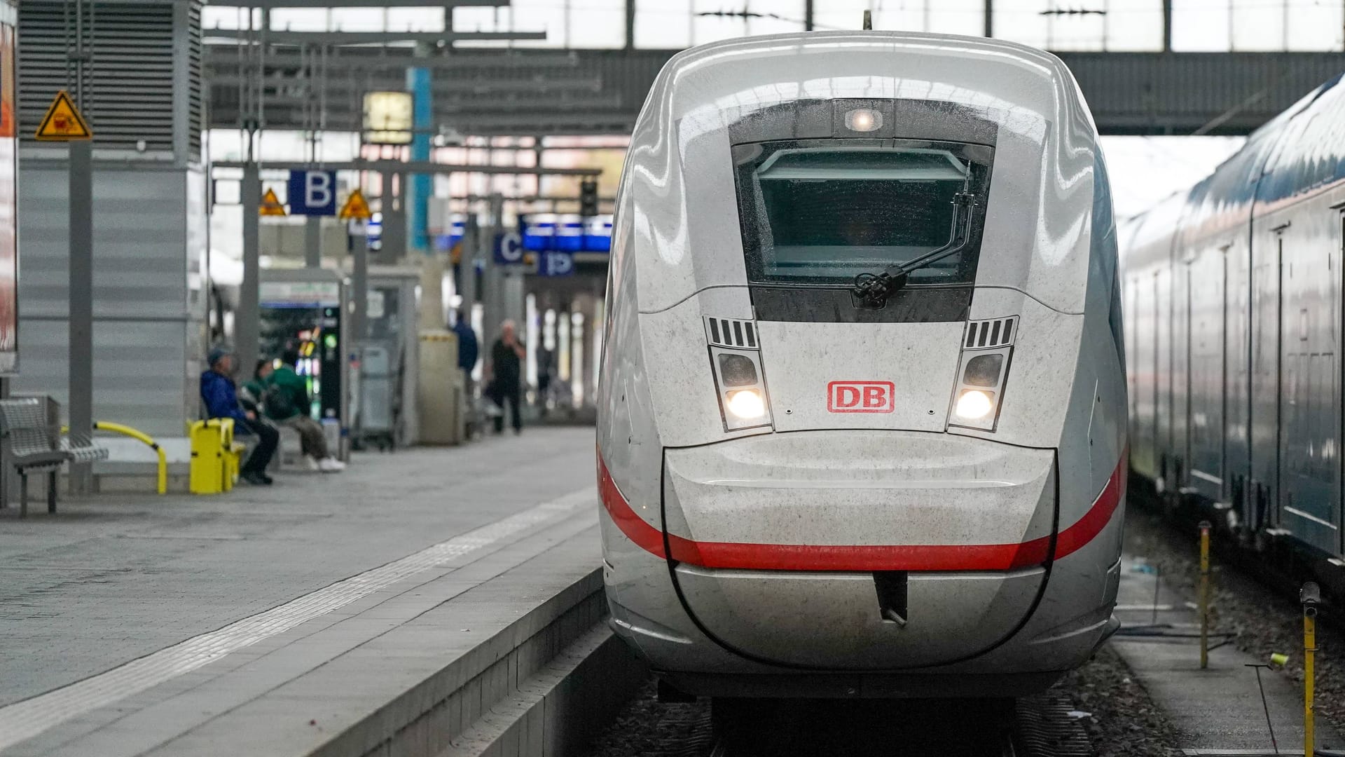 Die Deutsche Bahn erhöht die Preise: Was kommt auf die Konsumenten zu?