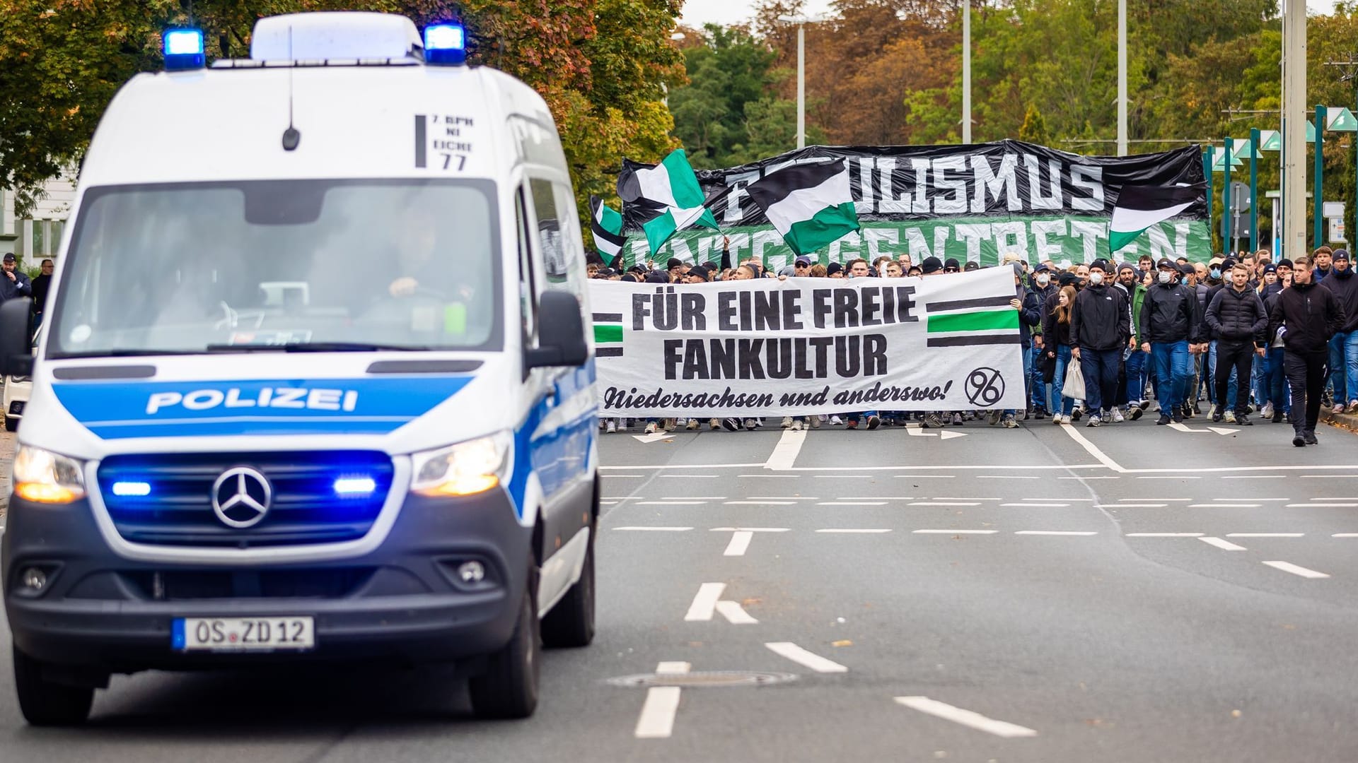 Demonstrationen vor Niedersachsen-Derby