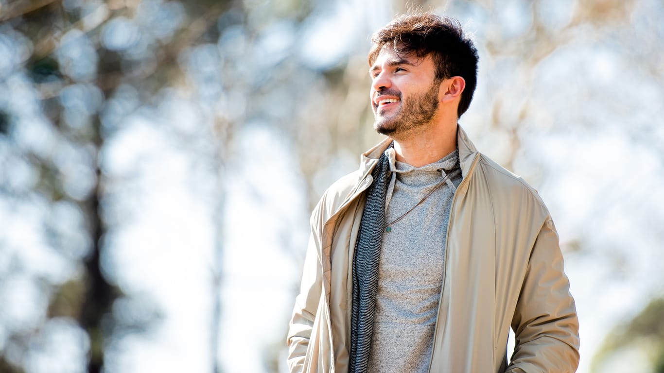 Mit einer Funktionsjacke sind Sie beim Wandern optimal gegen unerwartete Wetteränderungen gewappnet.