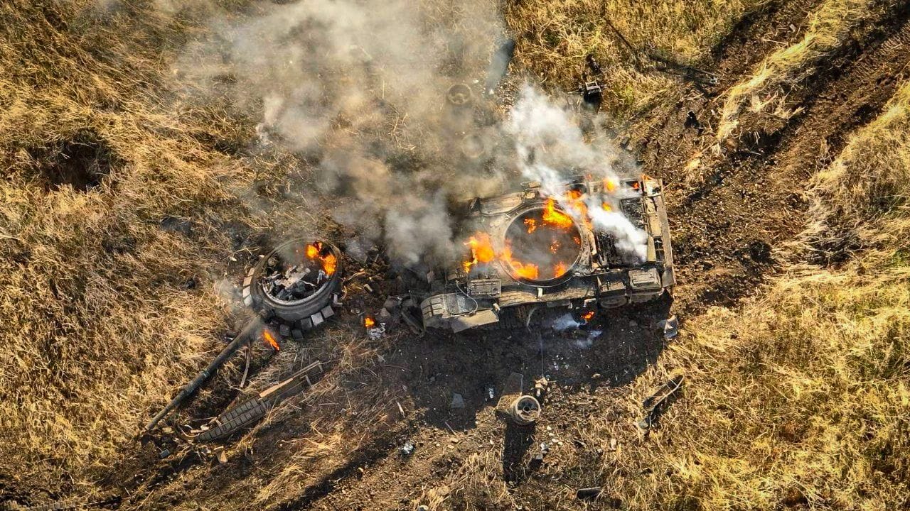 Wuhledar: Ein russischer Panzer nach mutmaßlich ukrainischem Beschuss (Archivbild).