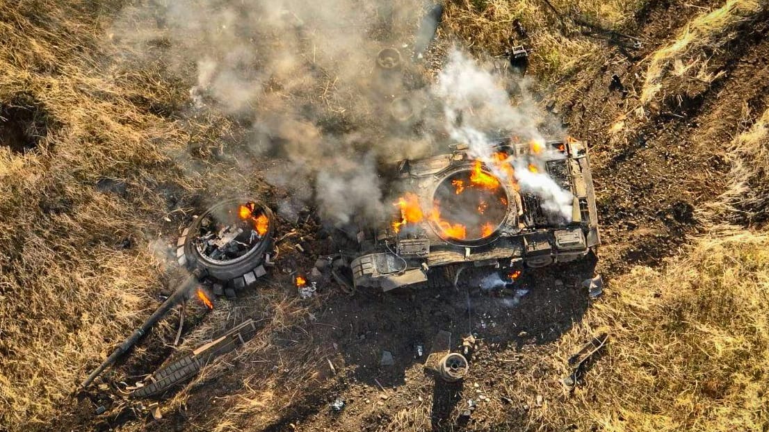 Wuhledar: Ein russischer Panzer nach mutmaßlich ukrainischem Beschuss (Archivbild).