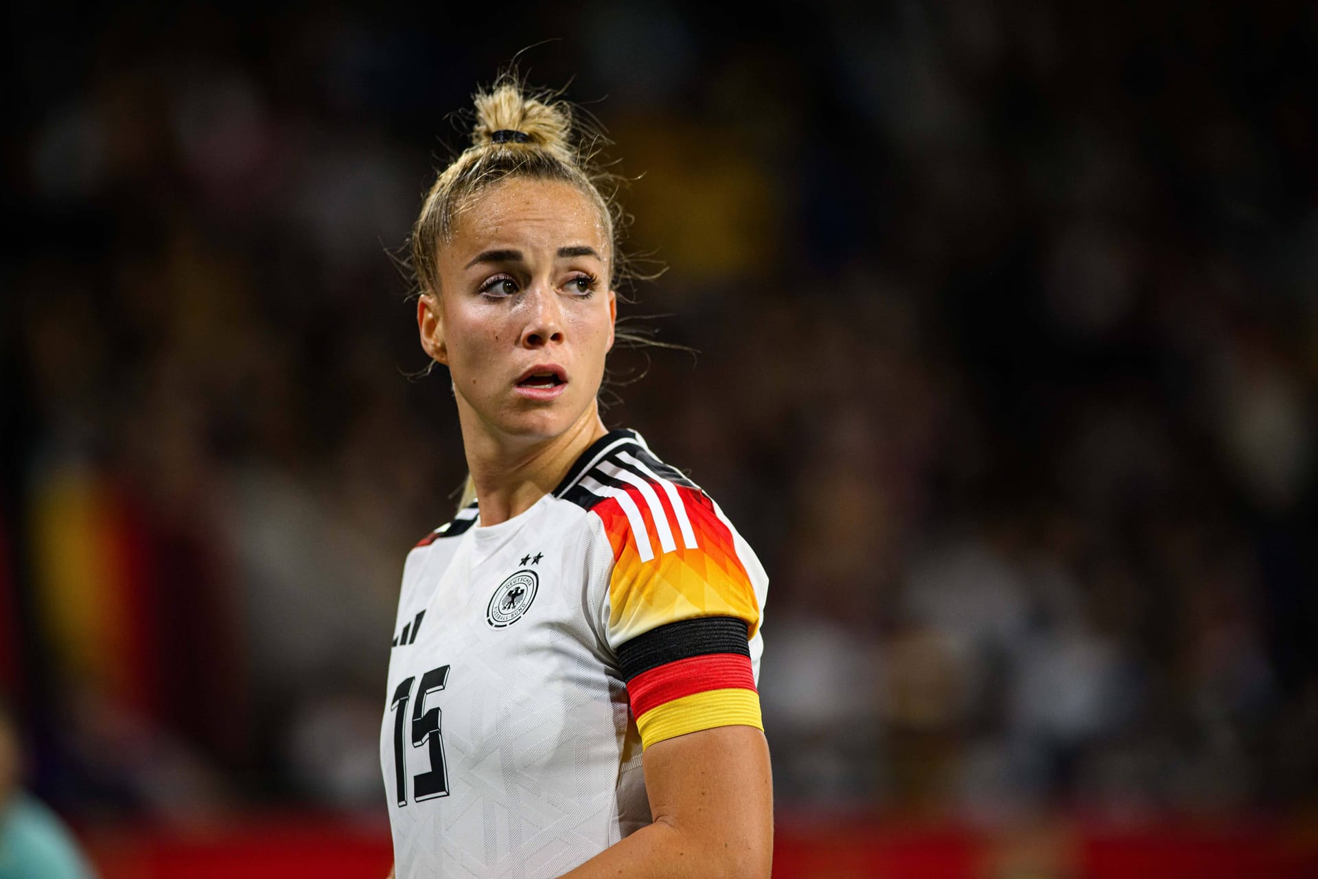 Giulia Gwinn (bis 58. Minute): Nach dem letzten Auftritt von Popp im DFB-Trikot gilt sie als Favoritin auf die Nachfolge – und bewies heute, warum. Die Bayern-Spielerin überzeugte sowohl defensiv als auch offensiv: Sie spitzelte den Ball in entscheidenden Momenten weg (14., 26. und 46.) und setzte ihre Mitspielerinnen immer wieder durch butterweiche Flanken in Szene (5., 17. und 29.). Sie ging bissig voran und ackerte. Note: 2