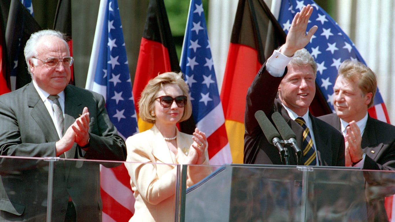 Bill Clinton vor dem Brandenburger Tor