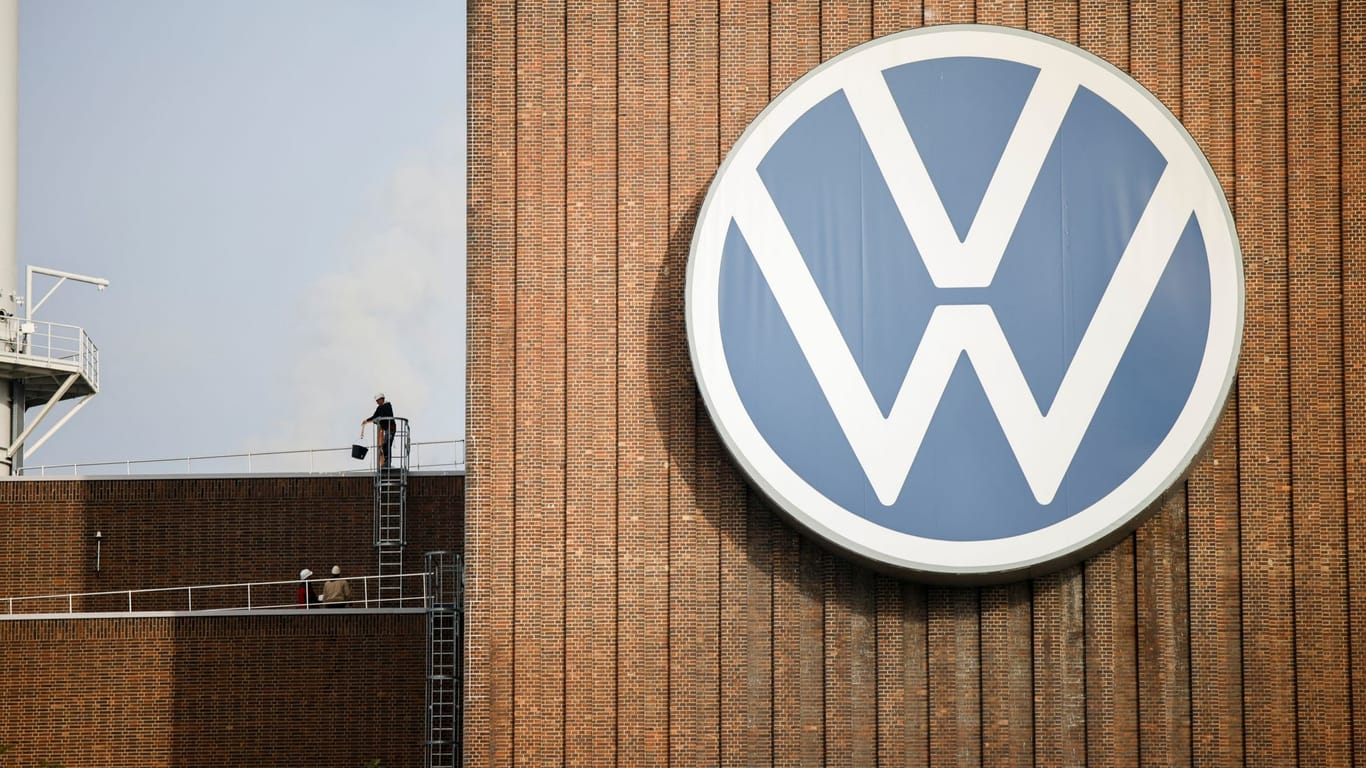 VOLKSWAGEN-PAY/