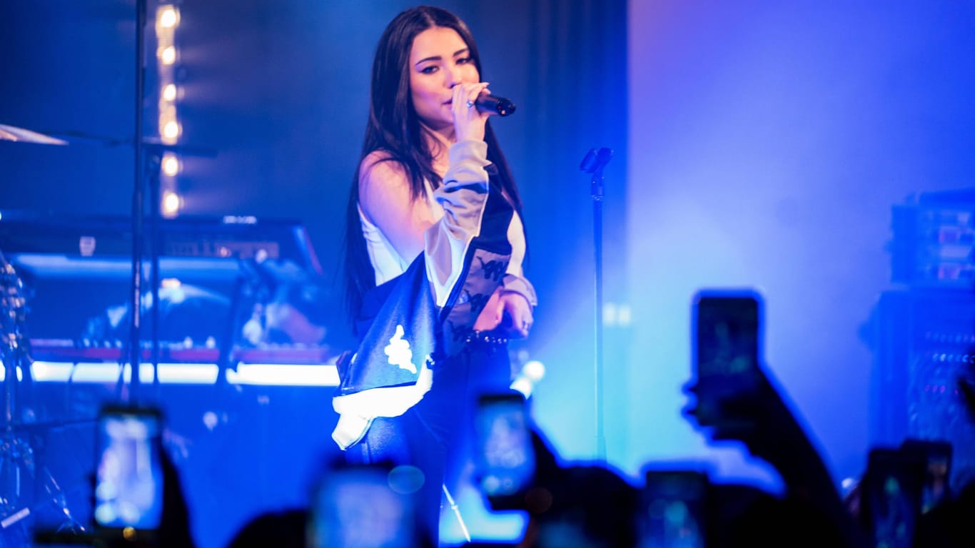 Madison Beer bei einem Konzert im Club Terrace Hill in Hamburg (Archivbild): Gestiegene Kosten setzen Hamburgs Musikclubs zu.